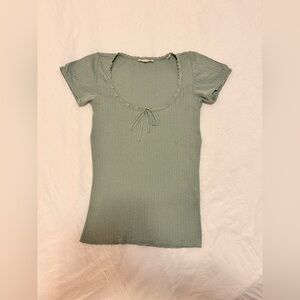 Doen Bridgitte Tee, Scoop-Neck Short Sleeve Top in Sea Foam Green